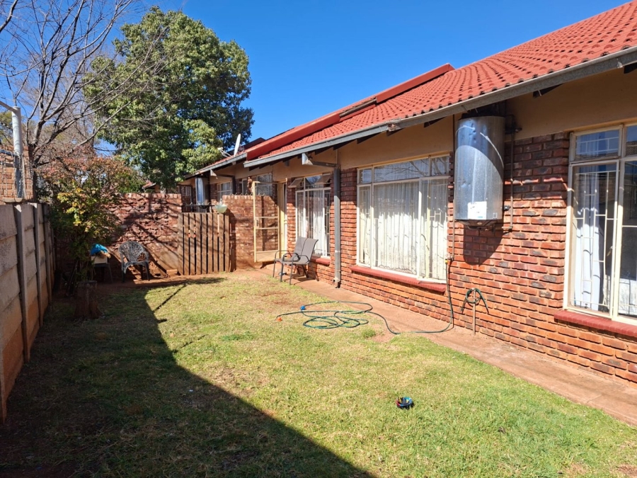 To Let 2 Bedroom Property for Rent in Meiringspark North West